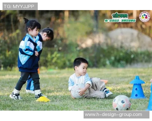 足球明星与孩子们的温馨瞬间合集展现亲子时光的幸福与乐趣 足球明星与孩子们的温馨瞬间合集展现亲子时光的幸福与乐趣