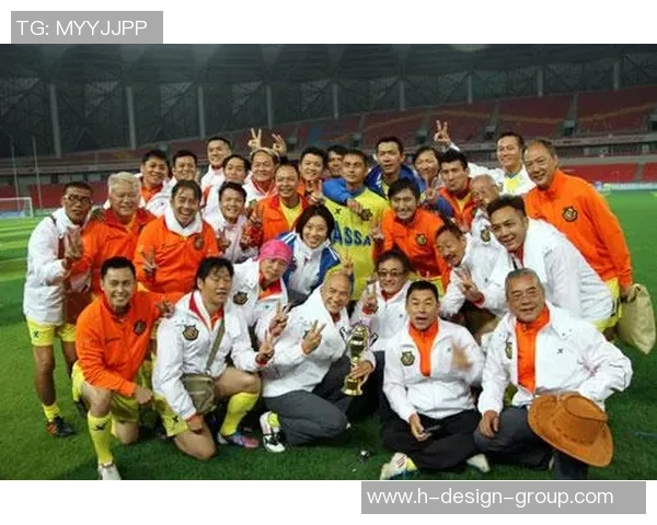 香港足球明星队精彩视频集锦展现球场风采与团队合作精神